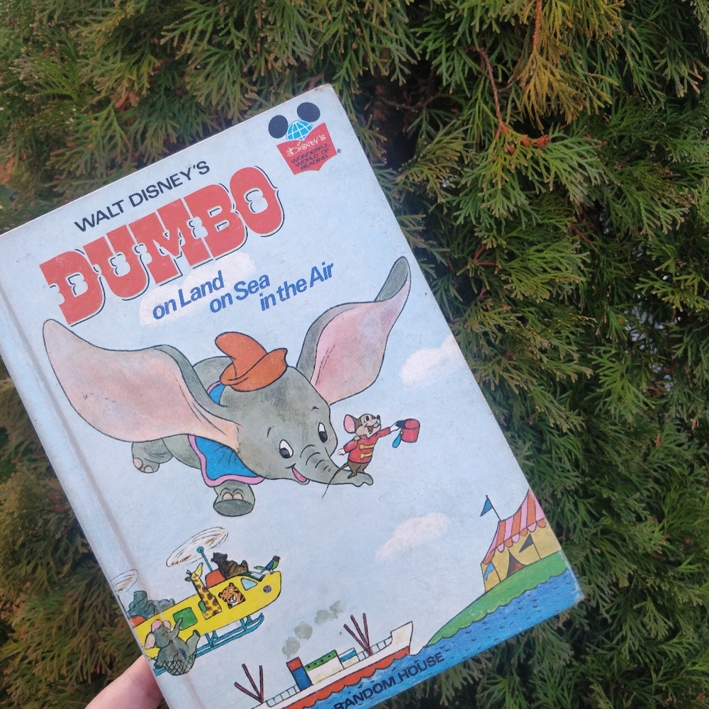 Dumbo  On Land On Sea Book